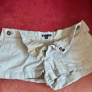 Gap Women's Khaki stretch Shorts